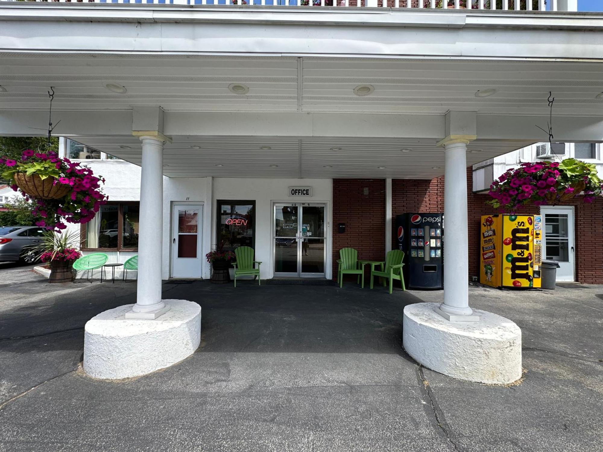 O'Sullivan'S Motel Lake George Bagian luar foto