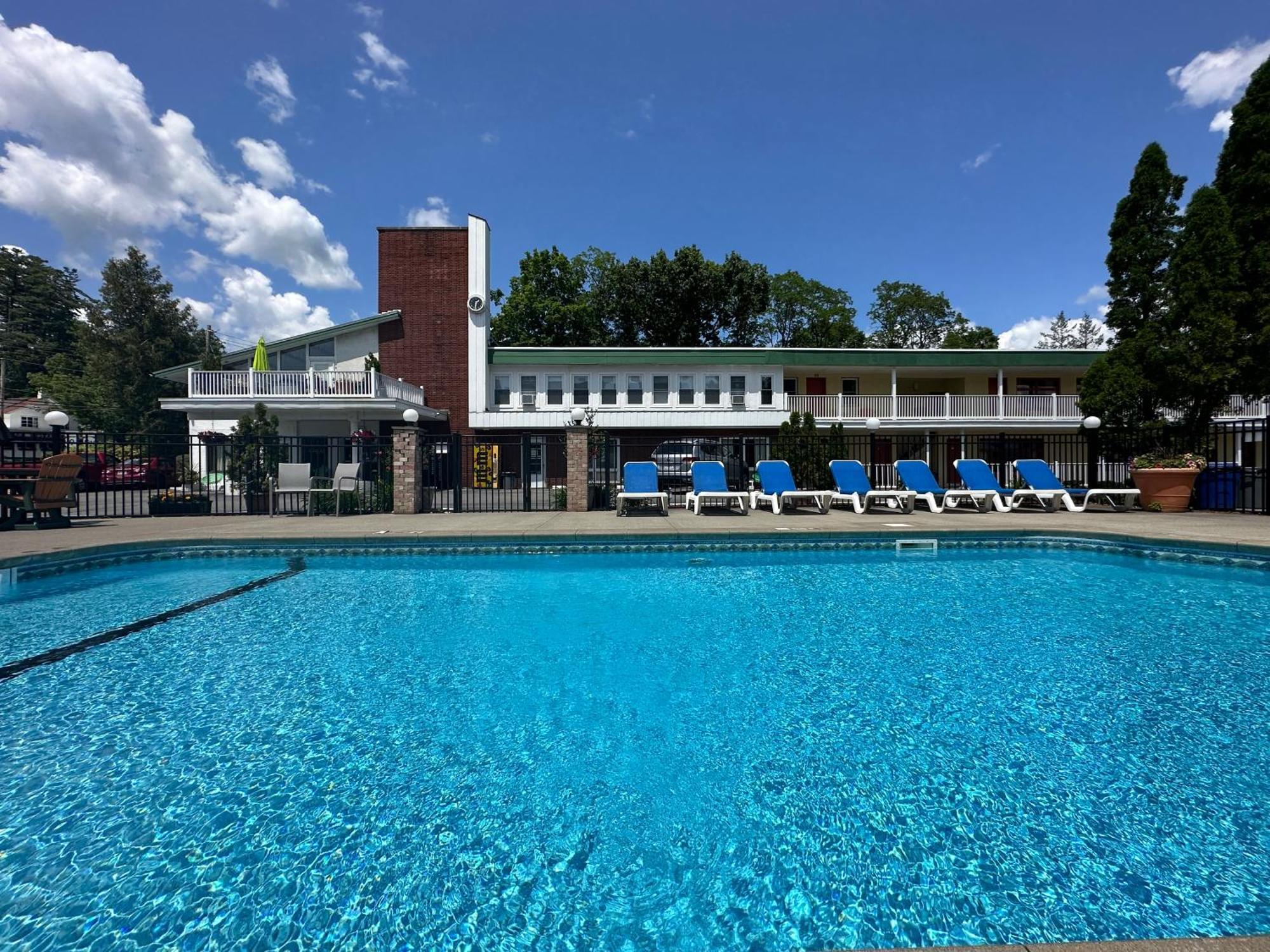 O'Sullivan'S Motel Lake George Bagian luar foto