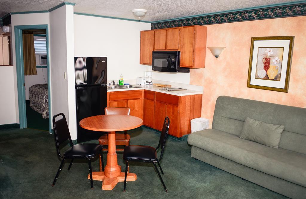 O'Sullivan'S Motel Lake George Ruang foto