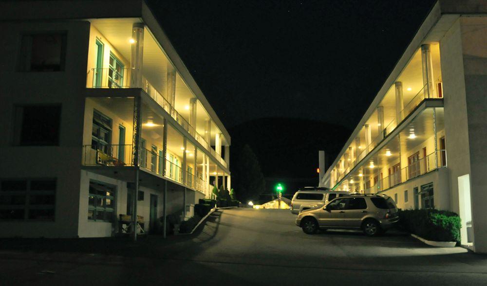 O'Sullivan'S Motel Lake George Bagian luar foto