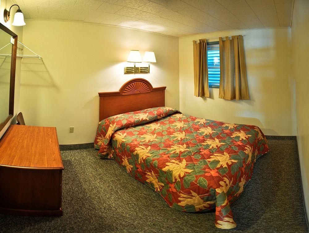 O'Sullivan'S Motel Lake George Bagian luar foto