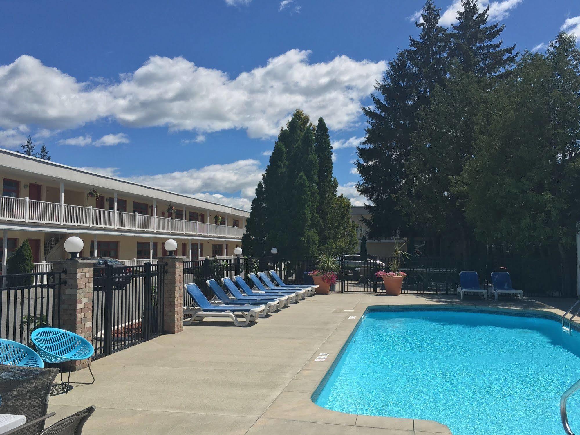 O'Sullivan'S Motel Lake George Bagian luar foto